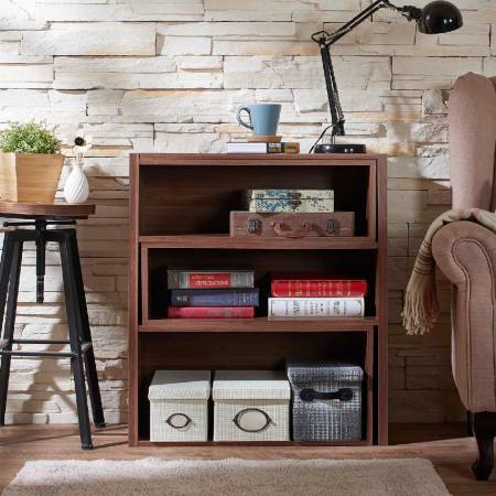 В качестве деревянной вставки использован винтажный ламинат из ореха, гладкая поверхность и высокое качество.